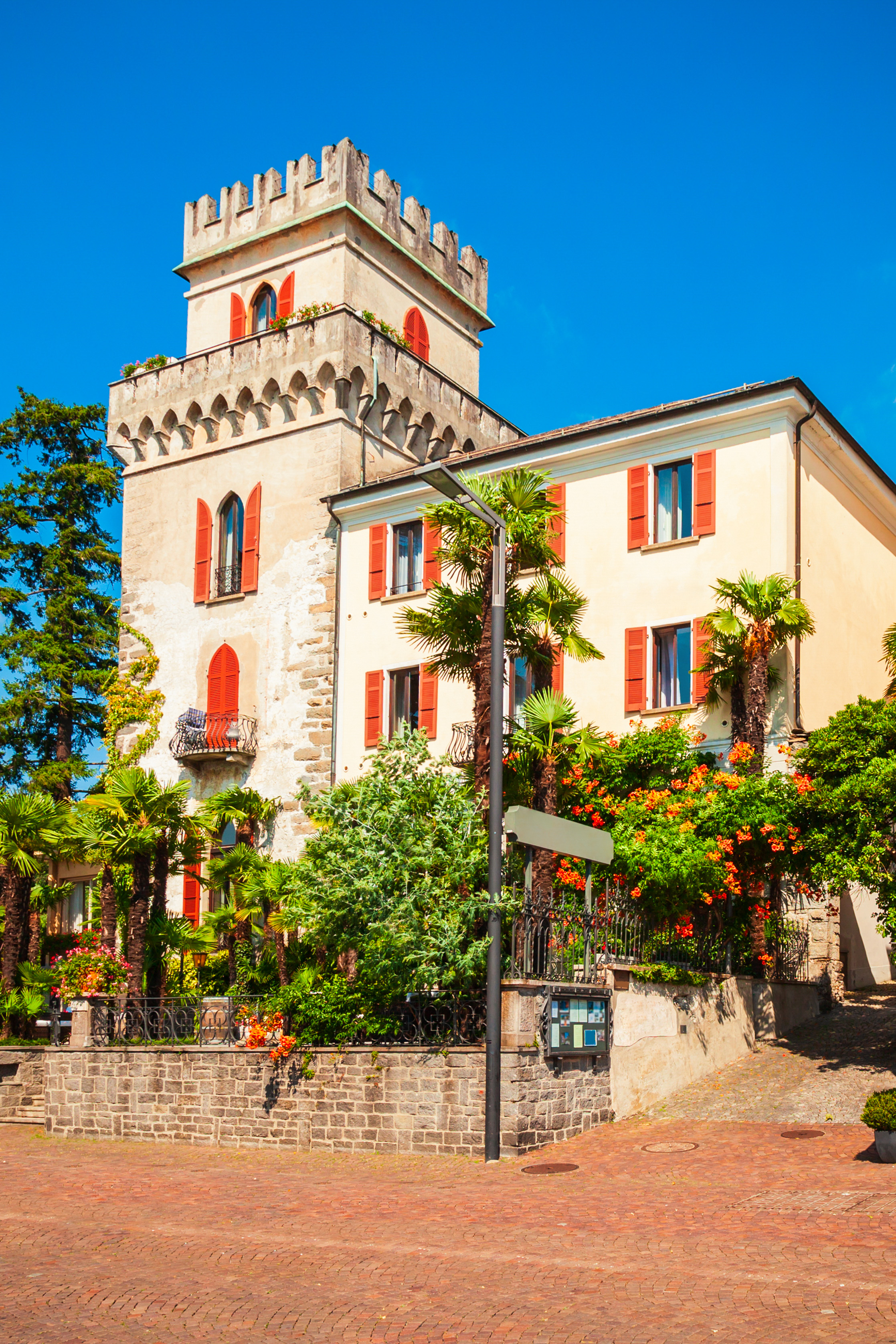 Die geheimnisvollen Ursprünge und Mythen von Ascona: Entdecken Sie das versteckte Juwel der Schweiz