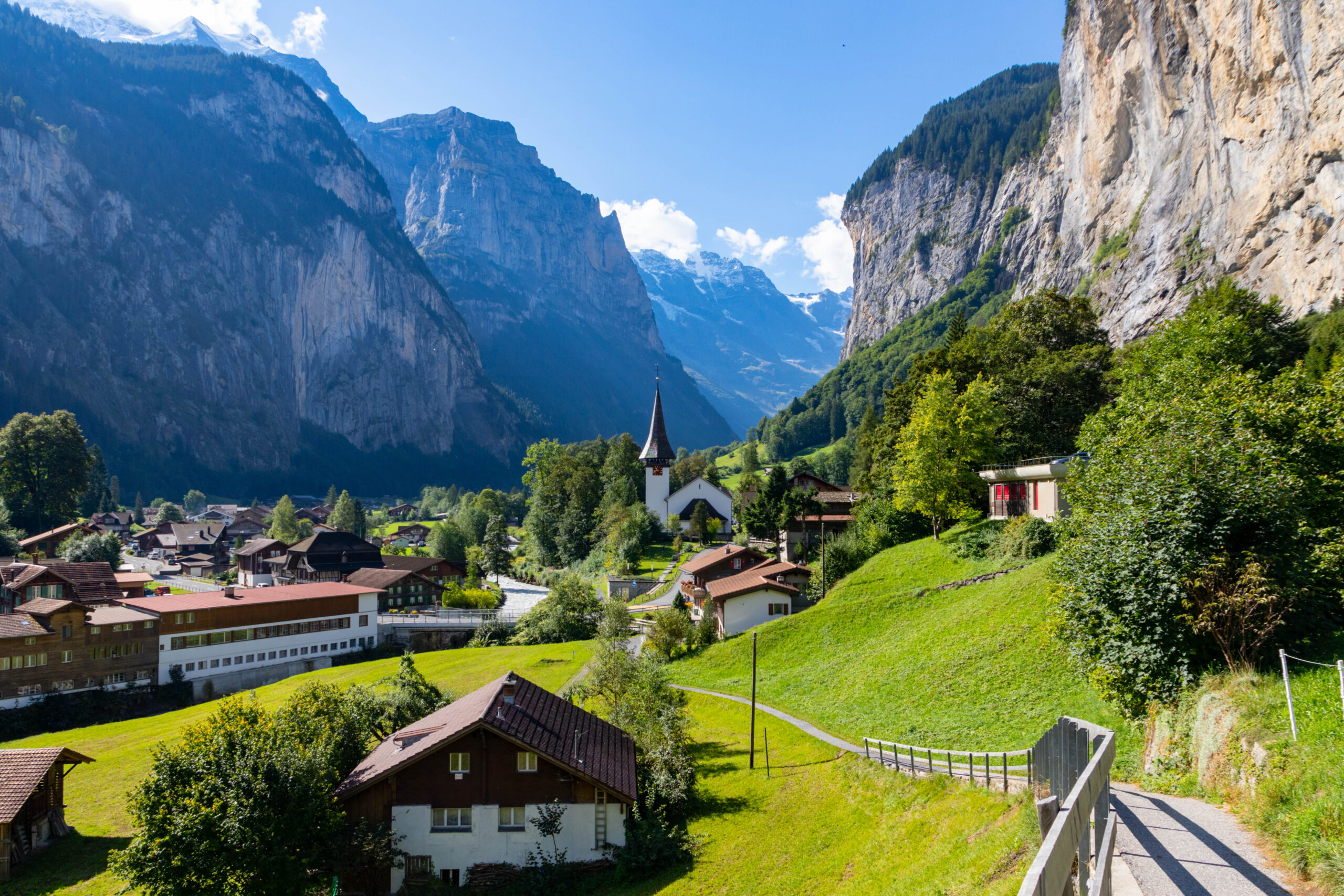 Entdecken Sie Lauterbrunnen: Eine Reise durch Geschichte, Legenden und Sehenswürdigkeiten