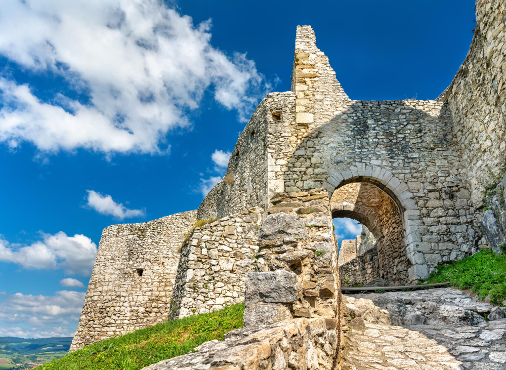 Die verborgenen Geheimnisse von Spišský Hrad – Eine Reise durch Mythos und Geschichte