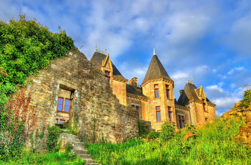Das geheimnisvolle Erbe von Bressuire: Geschichte und Legenden der alten Burg