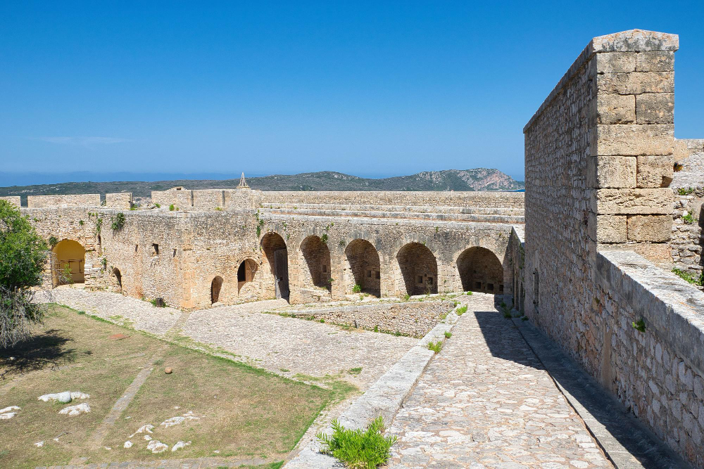 Die Festung Neókastro bei Pylos: Ein Zeugnis der Geschichte und Legenden des Mittelmeerraums