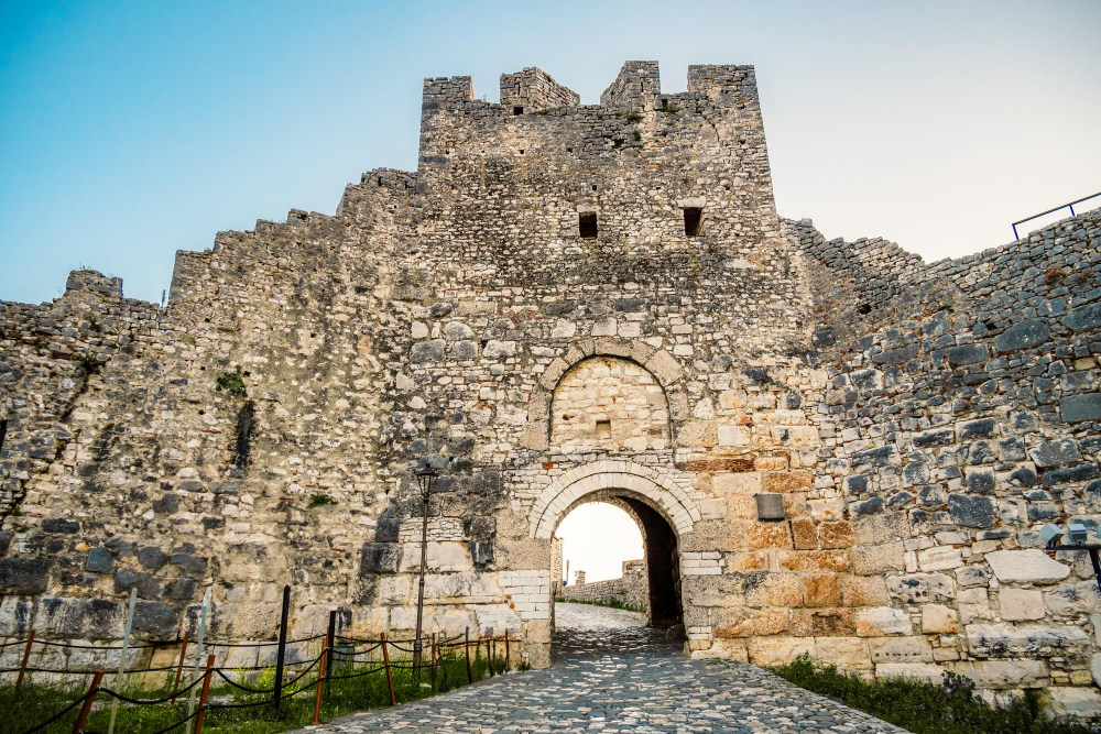 Berat: Die alte Festung, die Geschichte, Legenden und Kunst vereint