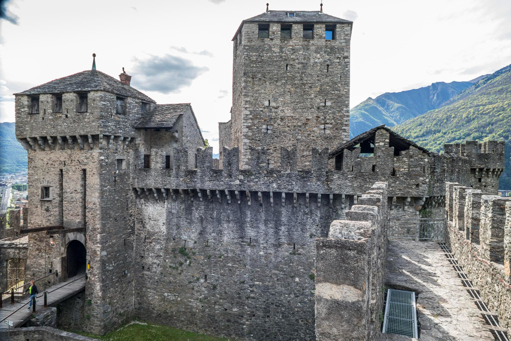 Castello di Montebello – Eine majestätische Burg auf einem Hügel, reich an Geschichte und Legenden