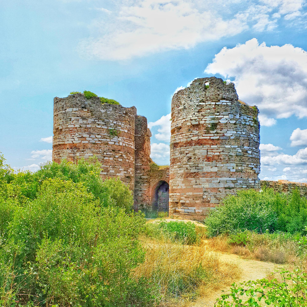 Yoros-Kalesi: Das geheimnisvolle Bollwerk am Bosporus – Geschichte, Legenden und strategische Bedeutung eines byzantinischen Juwels