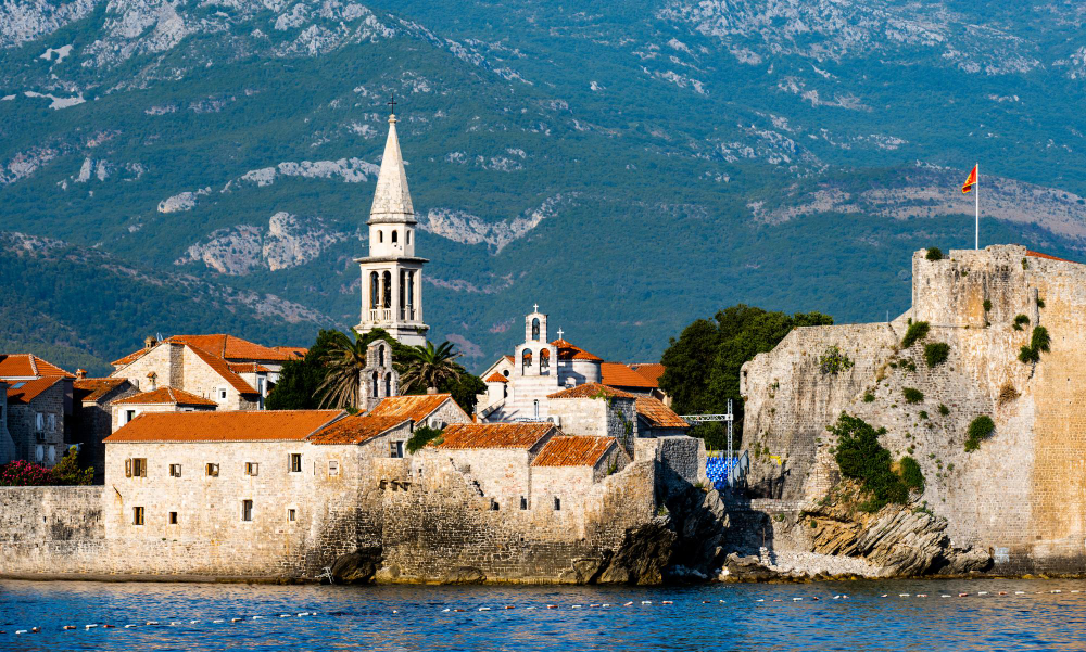 Budva: Die Perle der Adriaküste – Wo Geschichte, Kultur und moderner Tourismus aufeinandertreffen