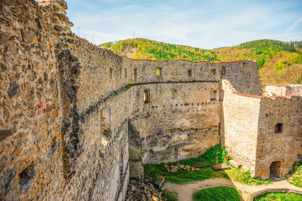 Považský hrad: Das „Adlernest“ der Familie Podmanitzky – Ein mittelalterliches Juwel in der Slowakei