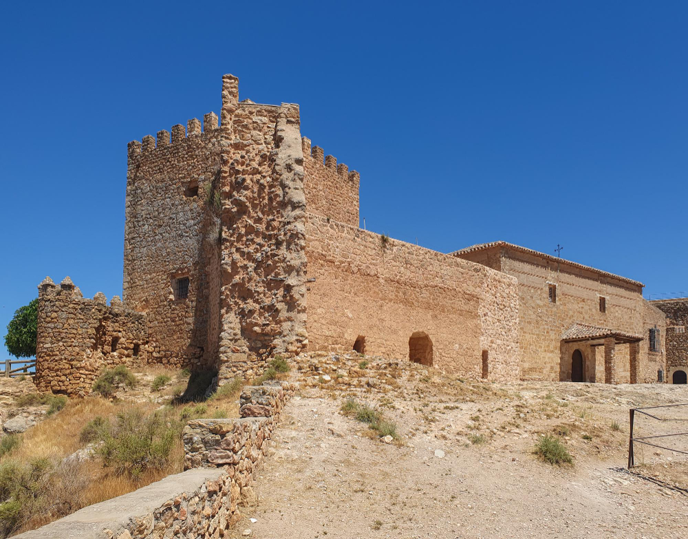 Der majestätische Hüter über dem Guadiana: Das Castillo de Peñarroya – Geschichte, Legenden und bedeutende Architektur einer mittelalterlichen Festung