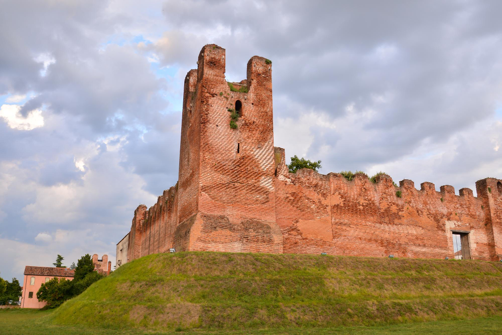 Die Cittadella von Castelfranco Veneto: Eine mittelalterliche Festung, entstanden aus Krieg, Handel und Legenden