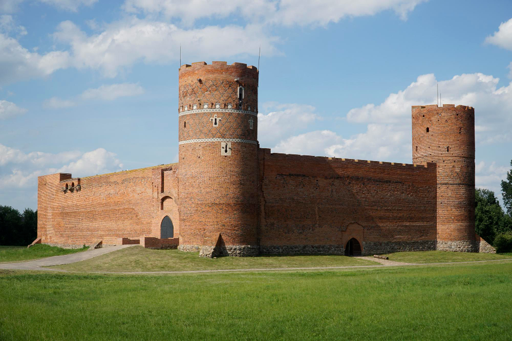 Die Geschichte und Bedeutung der masowischen Herzogsburg in Ciechanów: Ein faszinierendes Zeugnis mittelalterlicher Architektur
