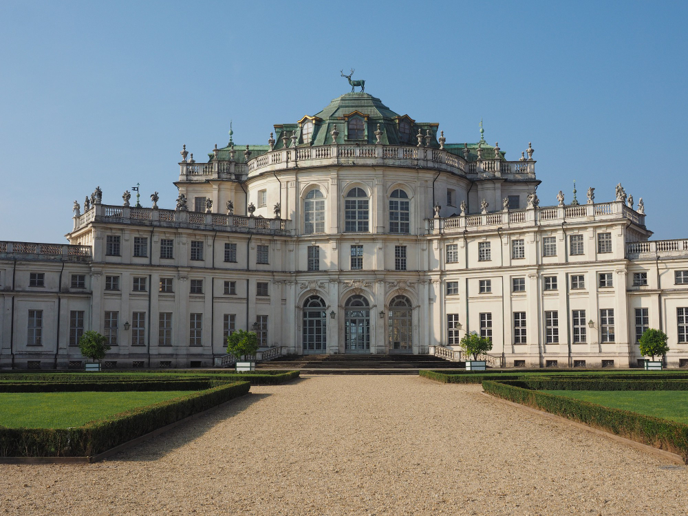 Die Palazzina di Caccia di Stupinigi: Das prächtige Jagdschloss der Familie Savoyen – Ein Meisterwerk des Barocks und seine faszinierende Geschichte